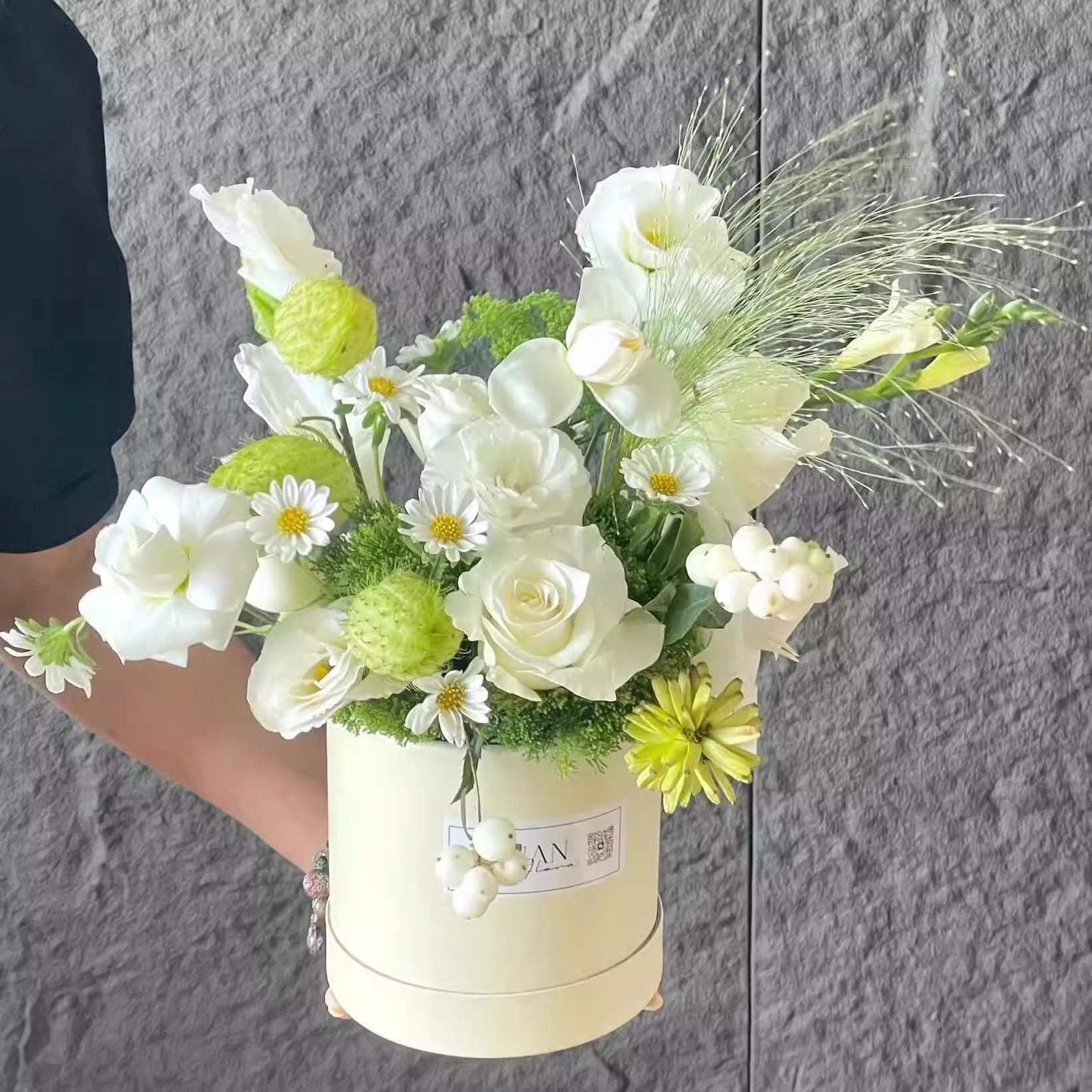 Wedding Hampers - Small Flowers Packing Box Hug Bucket