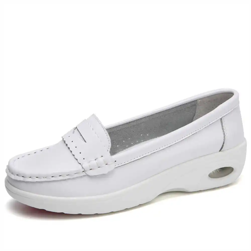 Thick Sole Slipon White Traine - مراجعة Wedding Supply Store Canada وسعره