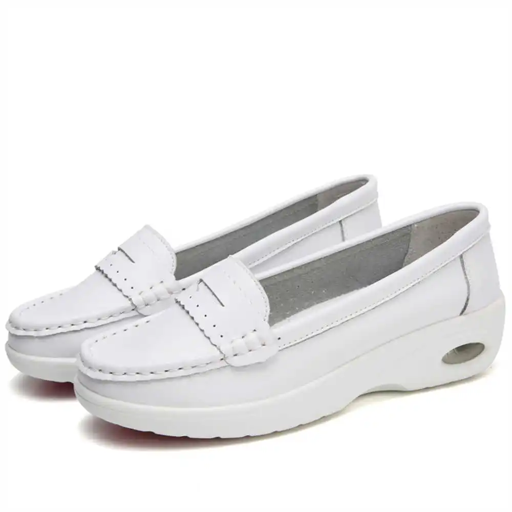 Thick Sole Slipon White Traine - مراجعة Wedding Supply Store Canada وسعره