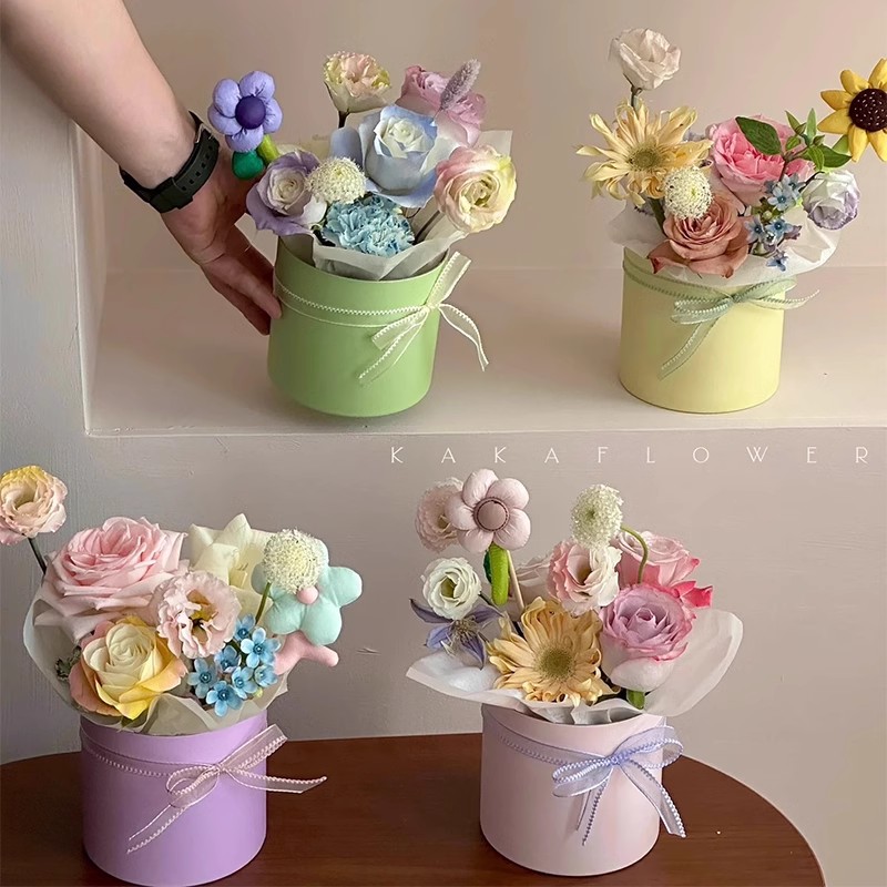 Small Flowers Packing Box Hug  - مراجعة Wedding Hampers وسعره